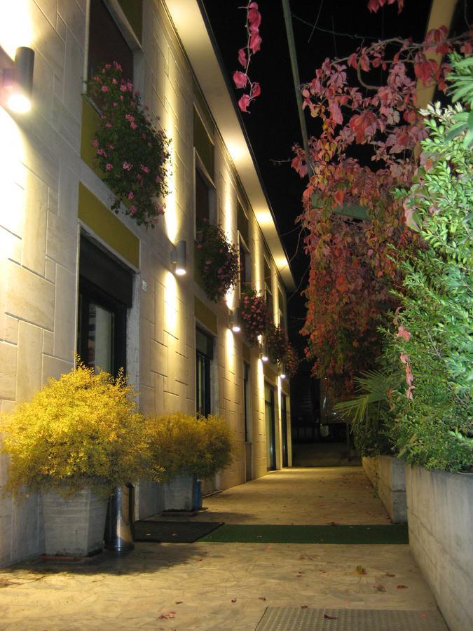 Hotel Ponte Autostrada Seriate Exterior photo